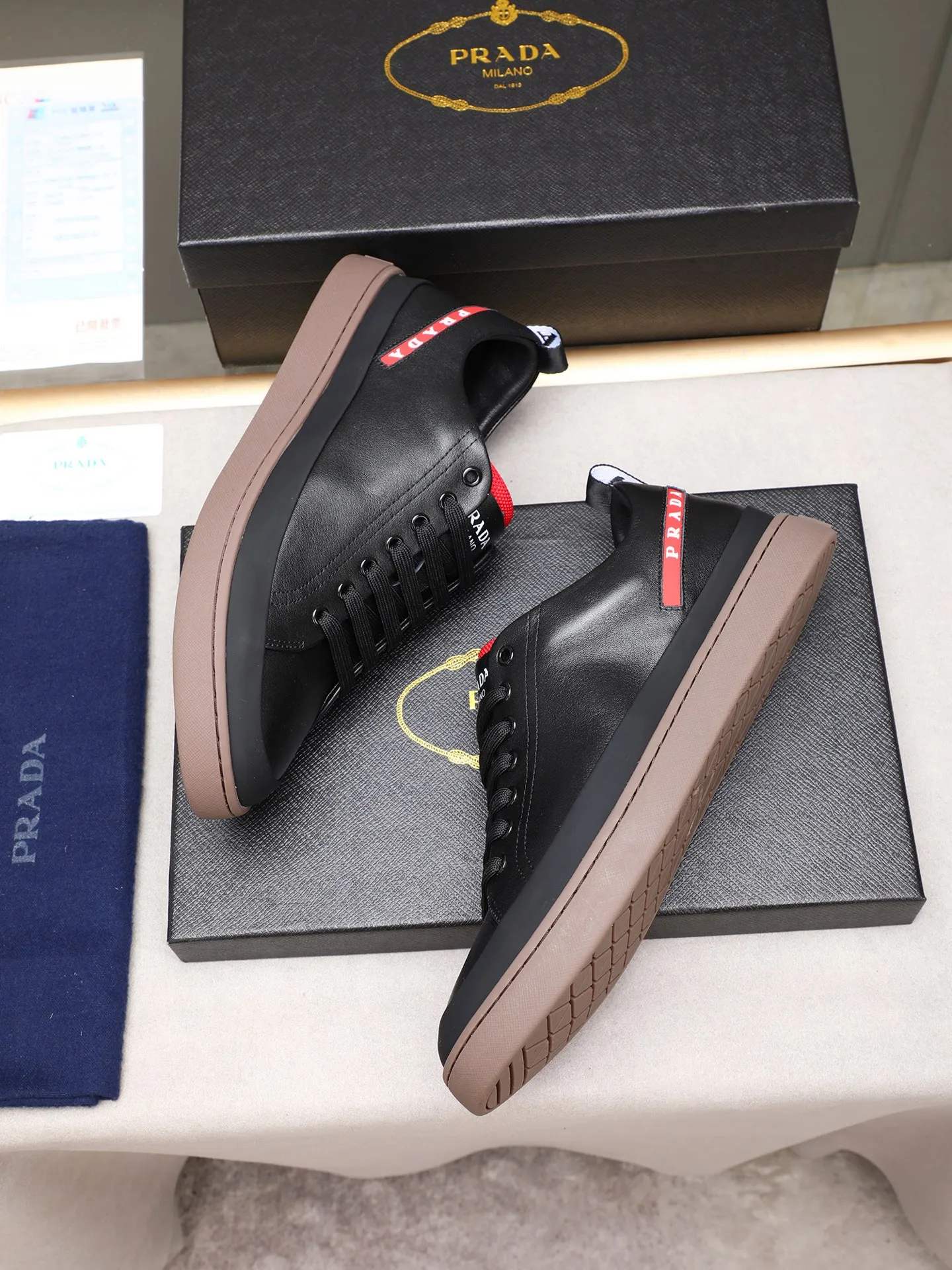 Men's shoes💰420💰 Brand: PRADA (Prada) Standard code: Men's code 38–44 (45 can be customized) Material: Original cowhide, breathable sheep lining Special outsole Style category: Men's fashionable casual sneakers Low-key luxury! Color: actual picture color